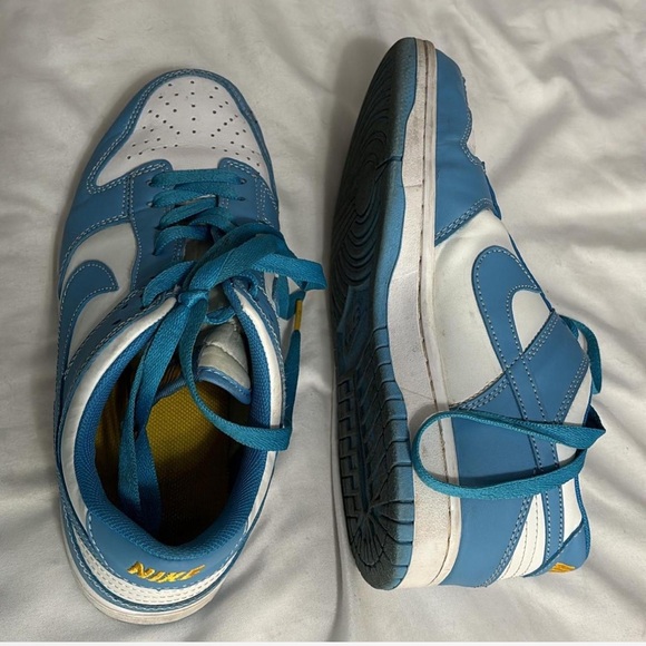 Nike REPS unc dunks
One sign of tear pictured 
Size 8 - Picture 2 of 7